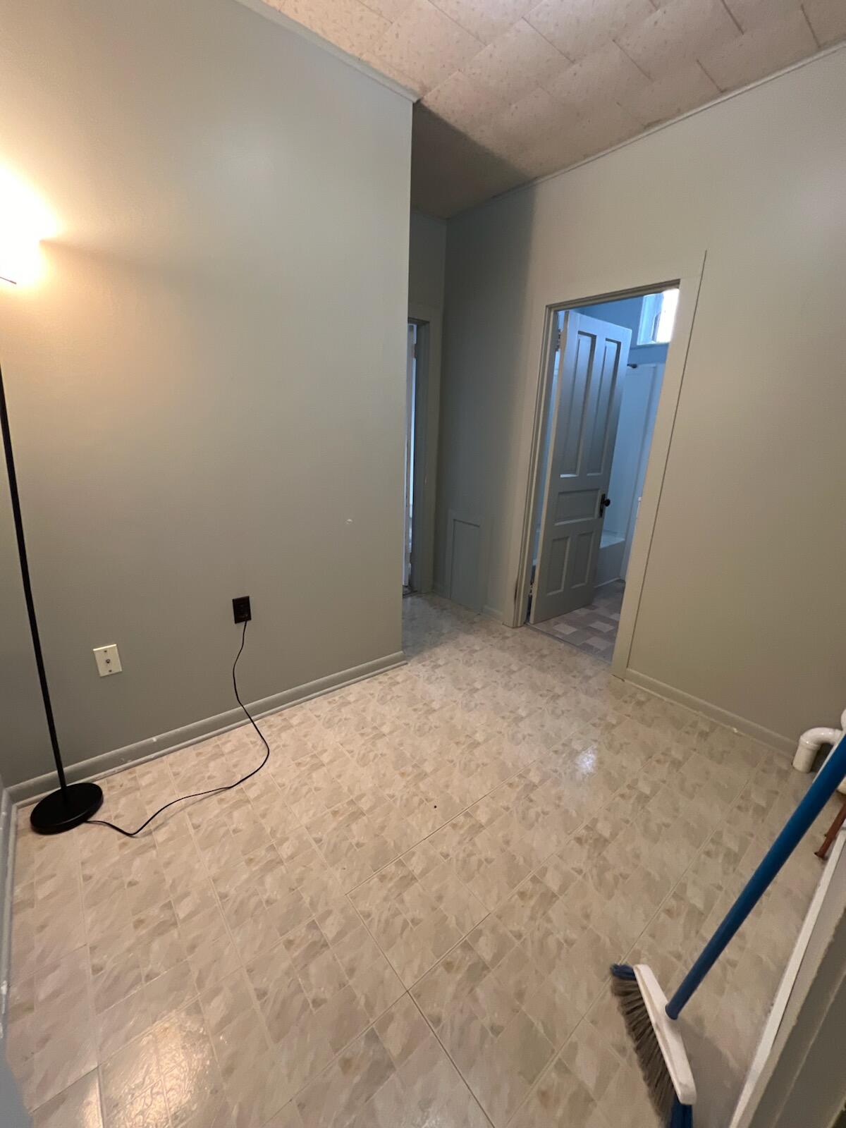 135 West Michigan Avenue, Unit 2 Saline, MI 48176 - Photo 4 of 7 786469094(2)