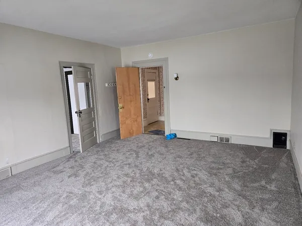 $1,400 | 135 West Michigan Avenue, Unit 2, Saline, MI 48176