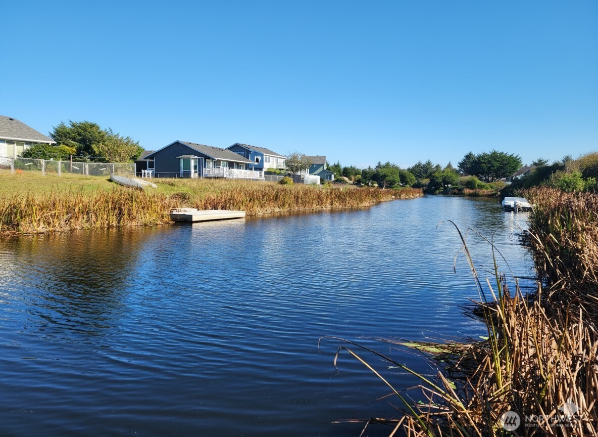 332 Cockle Street Southwest Ocean Shores, WA 98569 - Photo 4 of 35