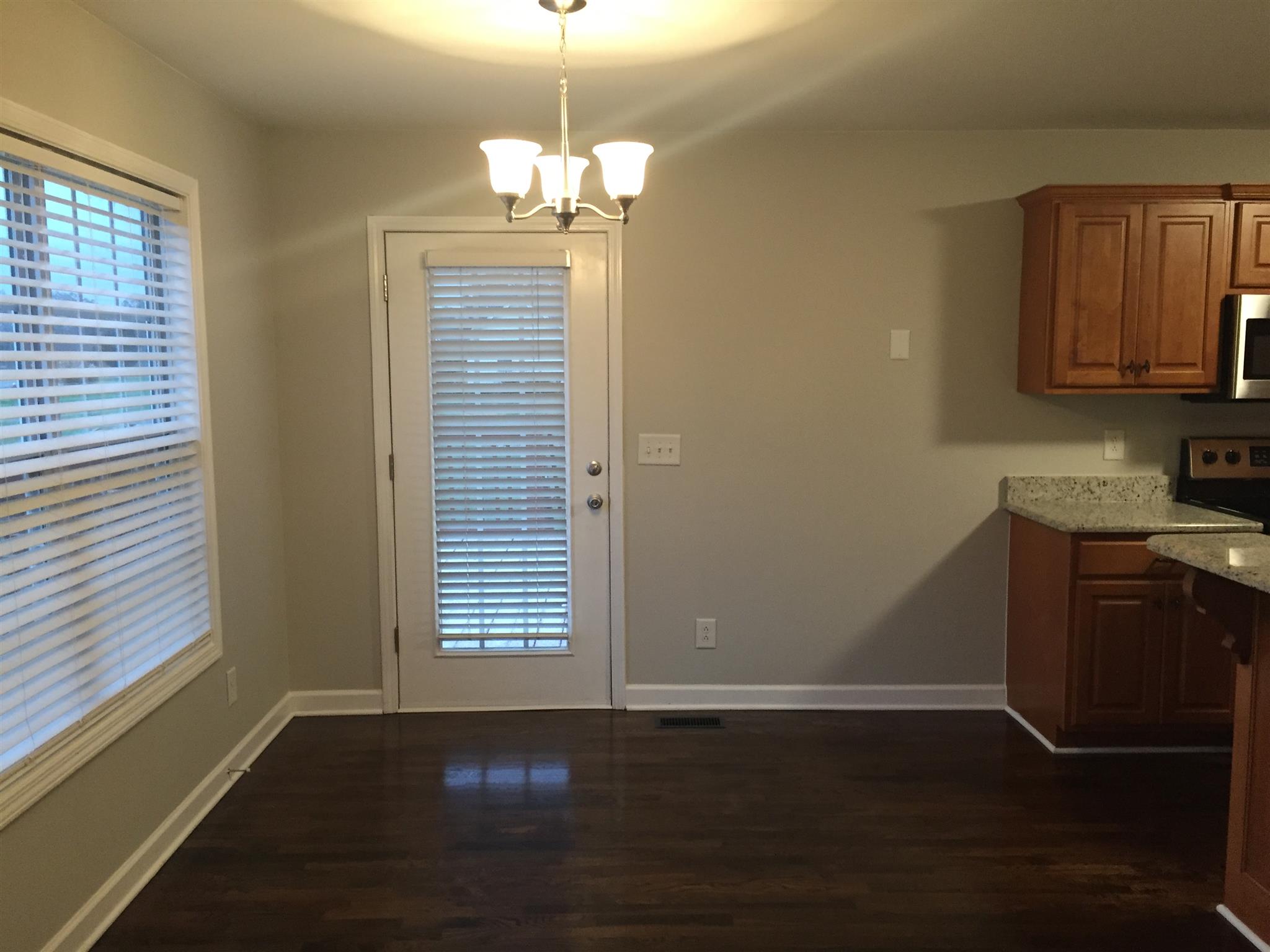 5271 East Robertson Road Cross Plains, TN 37049 - Photo 7 of 16 Dining/Kitchen