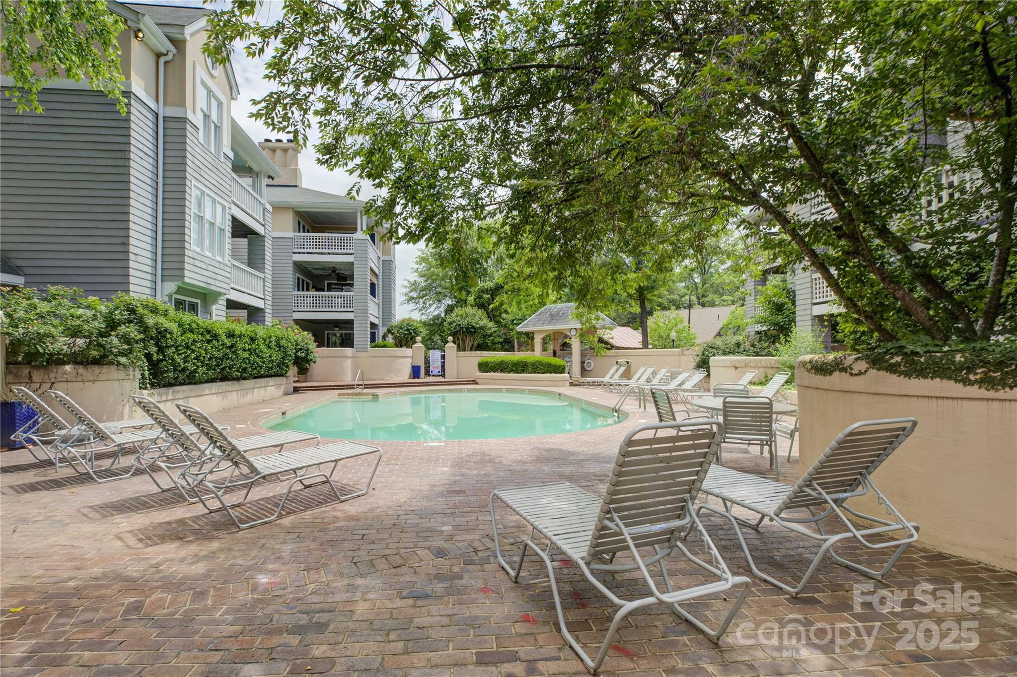 226 Queens Road, Unit 68 Charlotte, NC 28204 - Photo 36 of 40 a view of a patio with a yard
