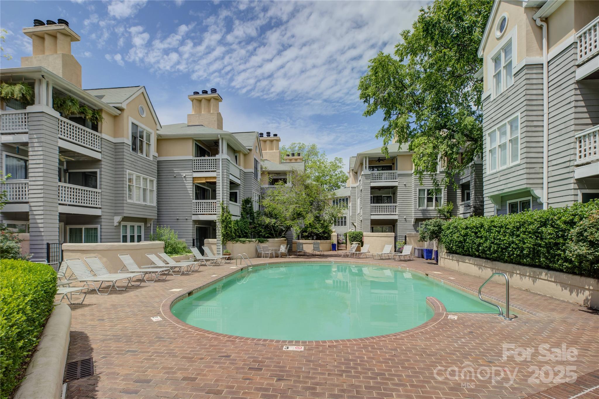 226 Queens Road, Unit 68 Charlotte, NC 28204 - Photo 38 of 40 a house with outdoor space