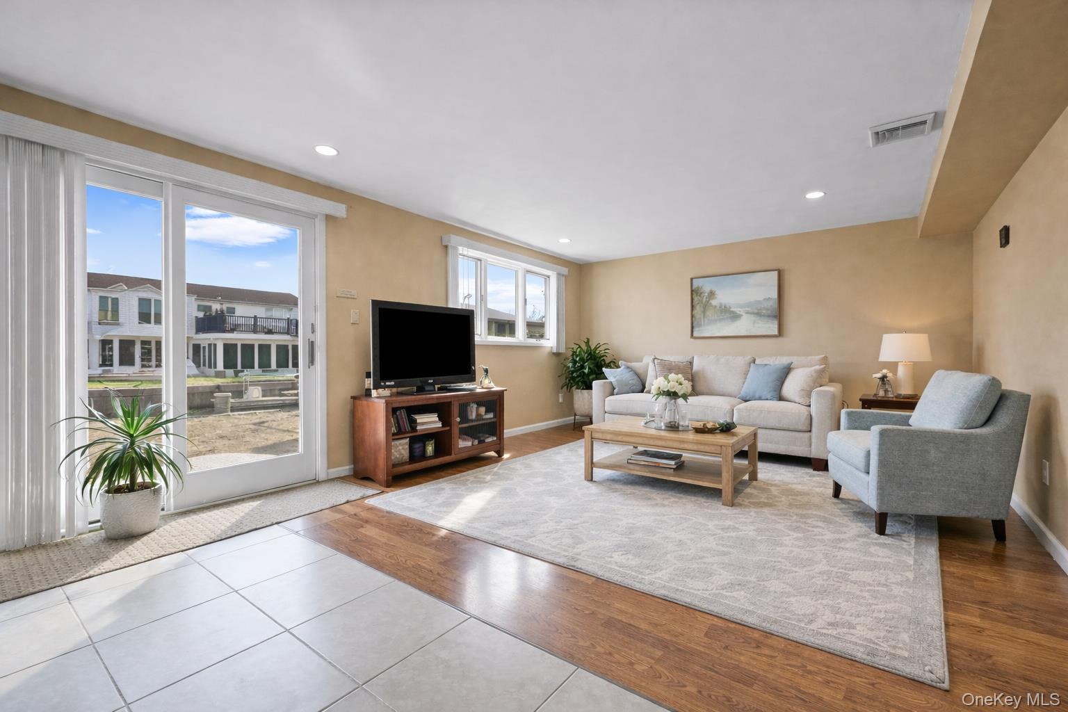 3727 Oceanside Road East Oceanside, NY 11572 - Photo 16 of 34