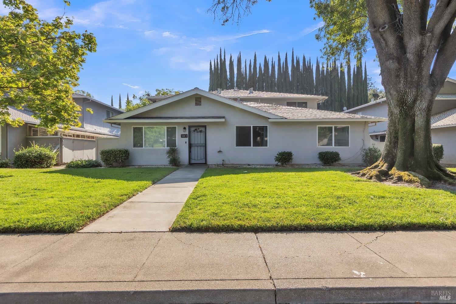 128 Del Rio Court, Unit 4 Vacaville, CA 95687 - Photo 2 of 23