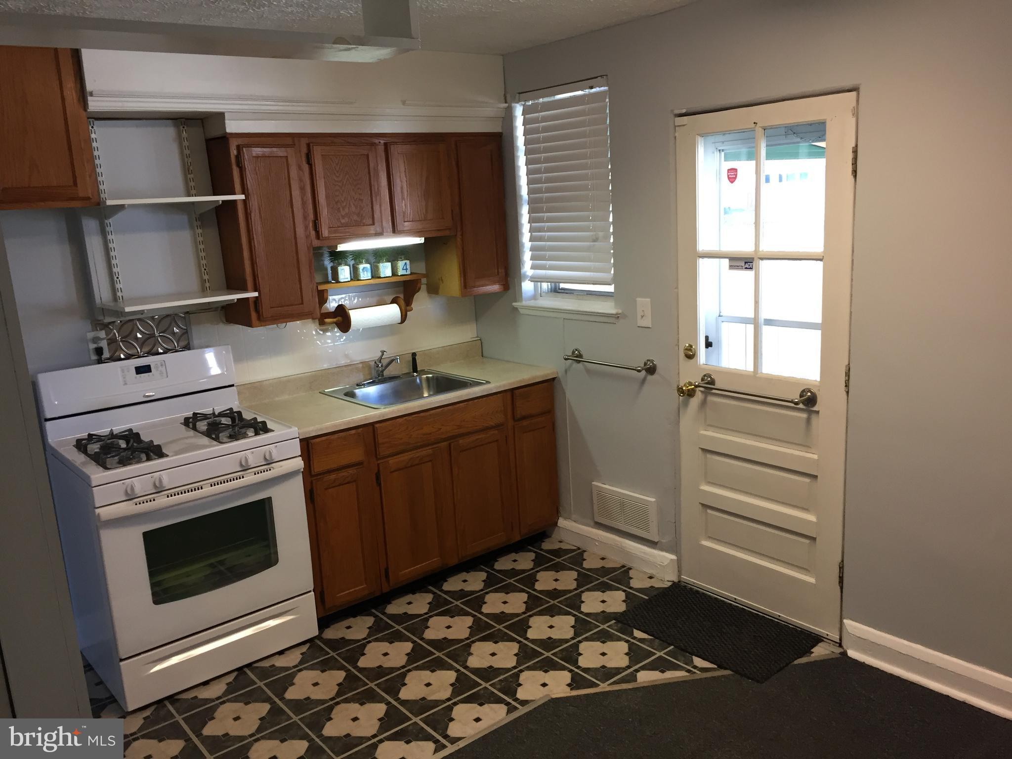 1674 Yakona Road Baltimore, MD 21286 - Photo 1 of 4 NEW KITCHEN STOVE