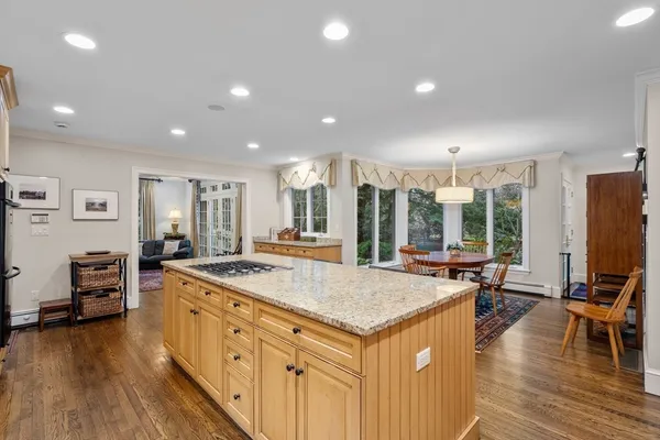 a large kitchen with kitchen island a large island in it