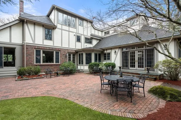 a view of a house with backyard and sitting area