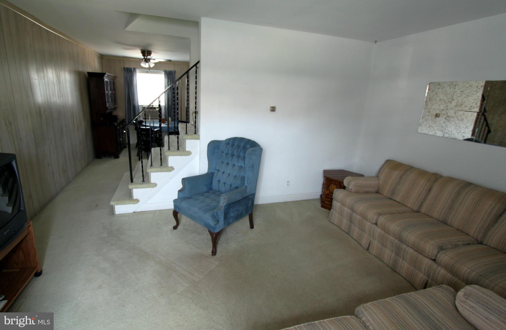 1025 Middlesex Road Baltimore, MD 21221 - Photo 13 of 27 Living Room