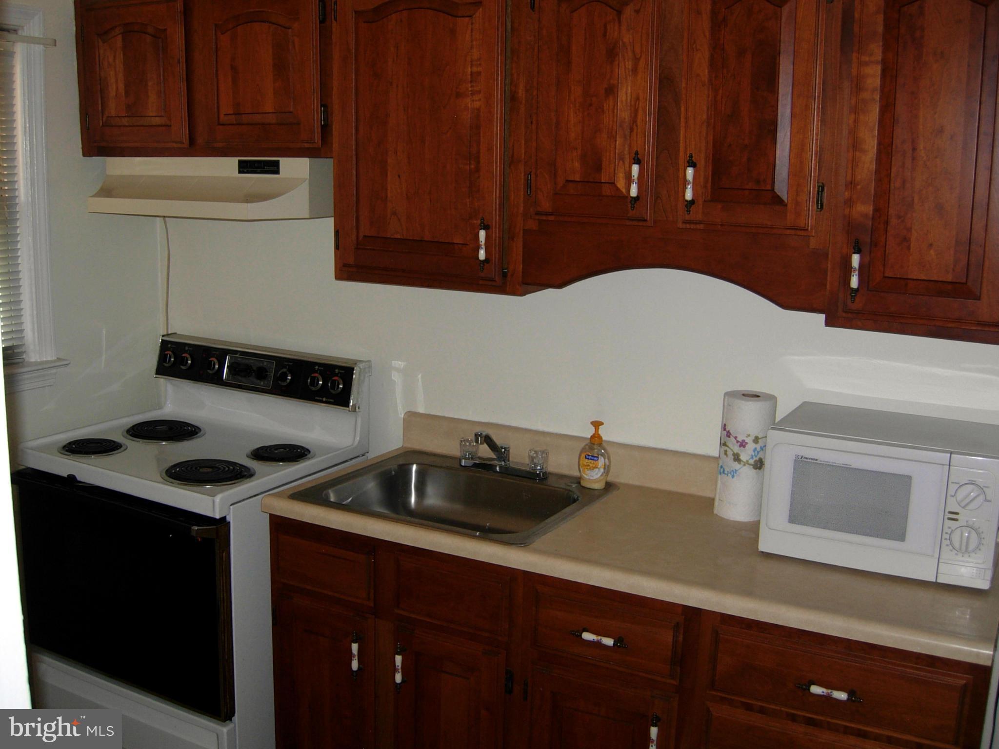 1025 Middlesex Road Baltimore, MD 21221 - Photo 16 of 27 Kitchen