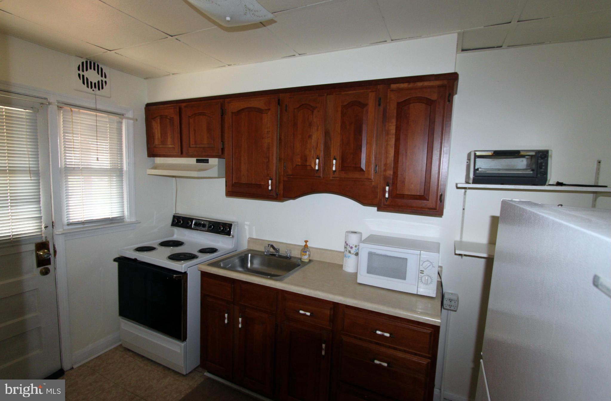 1025 Middlesex Road Baltimore, MD 21221 - Photo 18 of 27 Kitchen