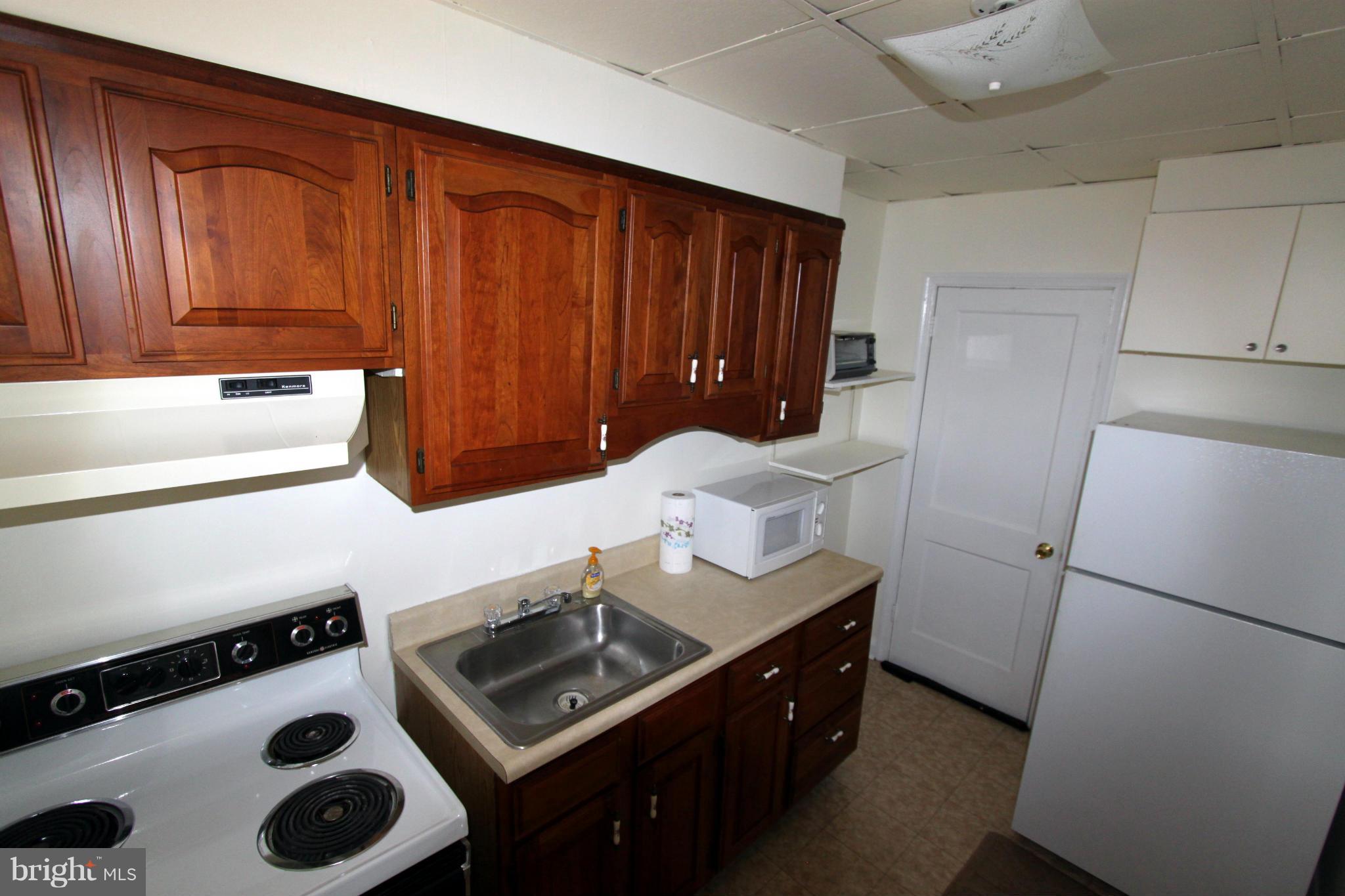 1025 Middlesex Road Baltimore, MD 21221 - Photo 20 of 27 Kitchen