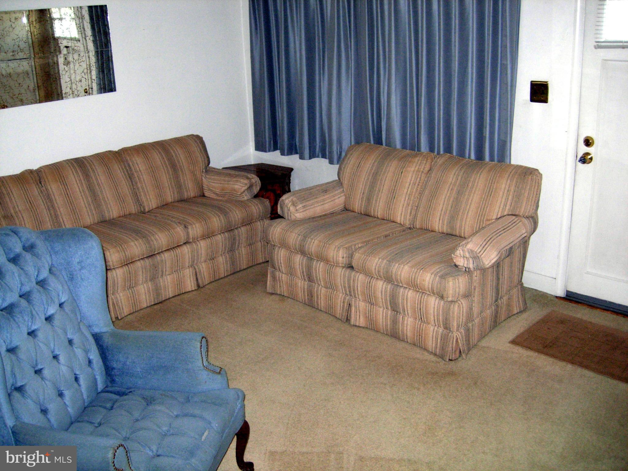 1025 Middlesex Road Baltimore, MD 21221 - Photo 7 of 27 Living Room
