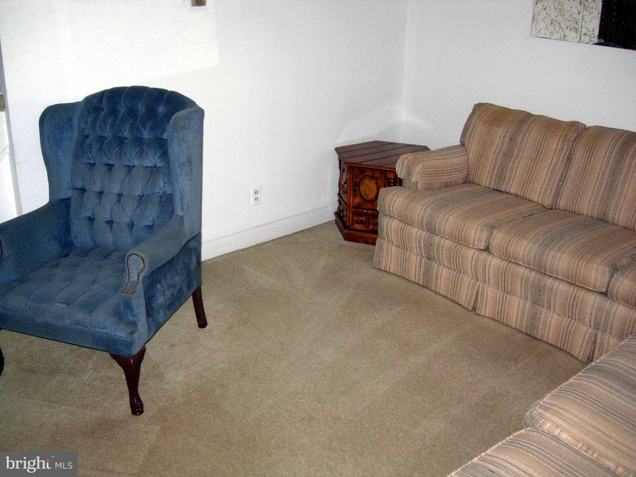 1025 Middlesex Road Baltimore, MD 21221 - Photo 8 of 27 Living Room