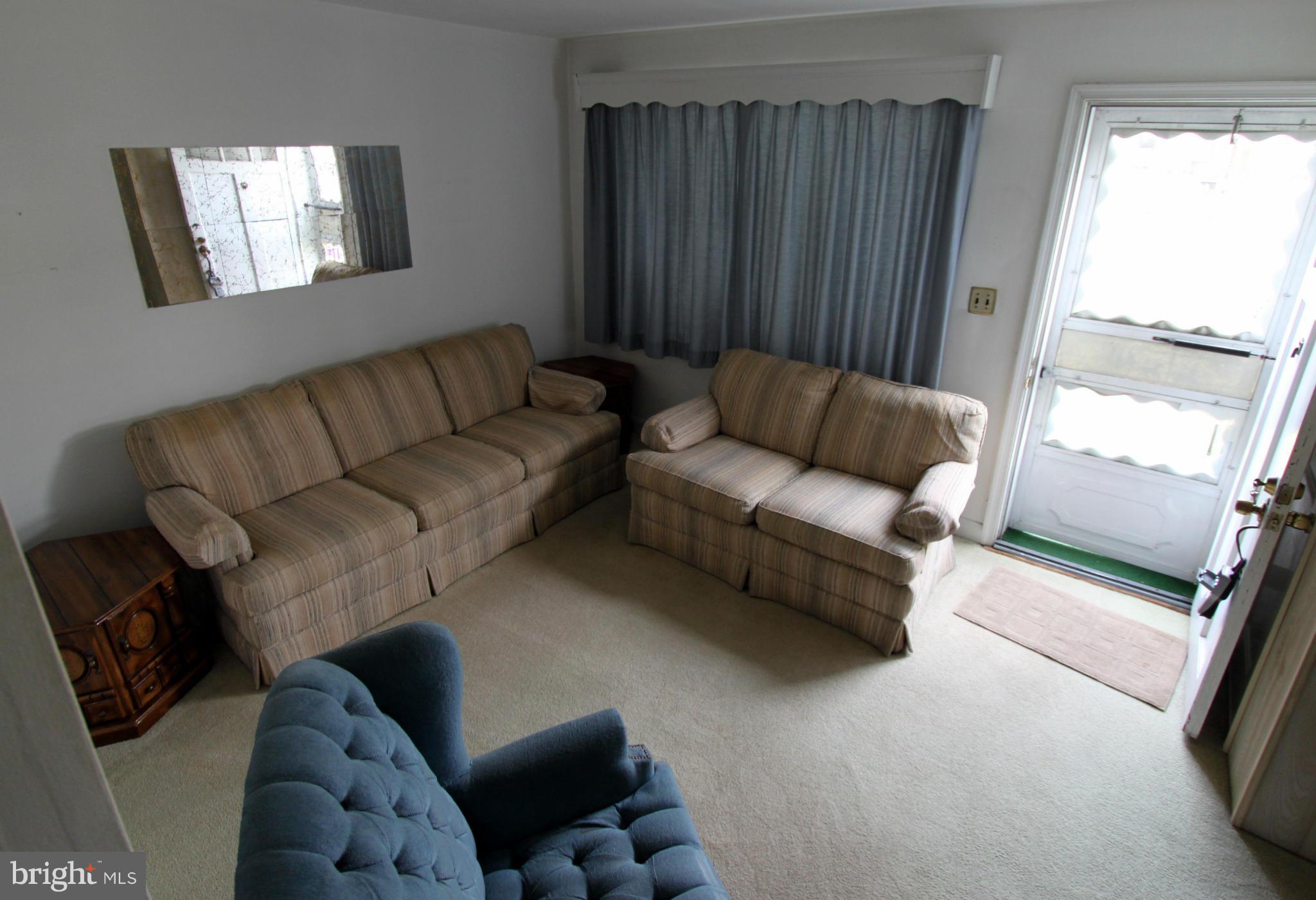 1025 Middlesex Road Baltimore, MD 21221 - Photo 10 of 27 Living Room