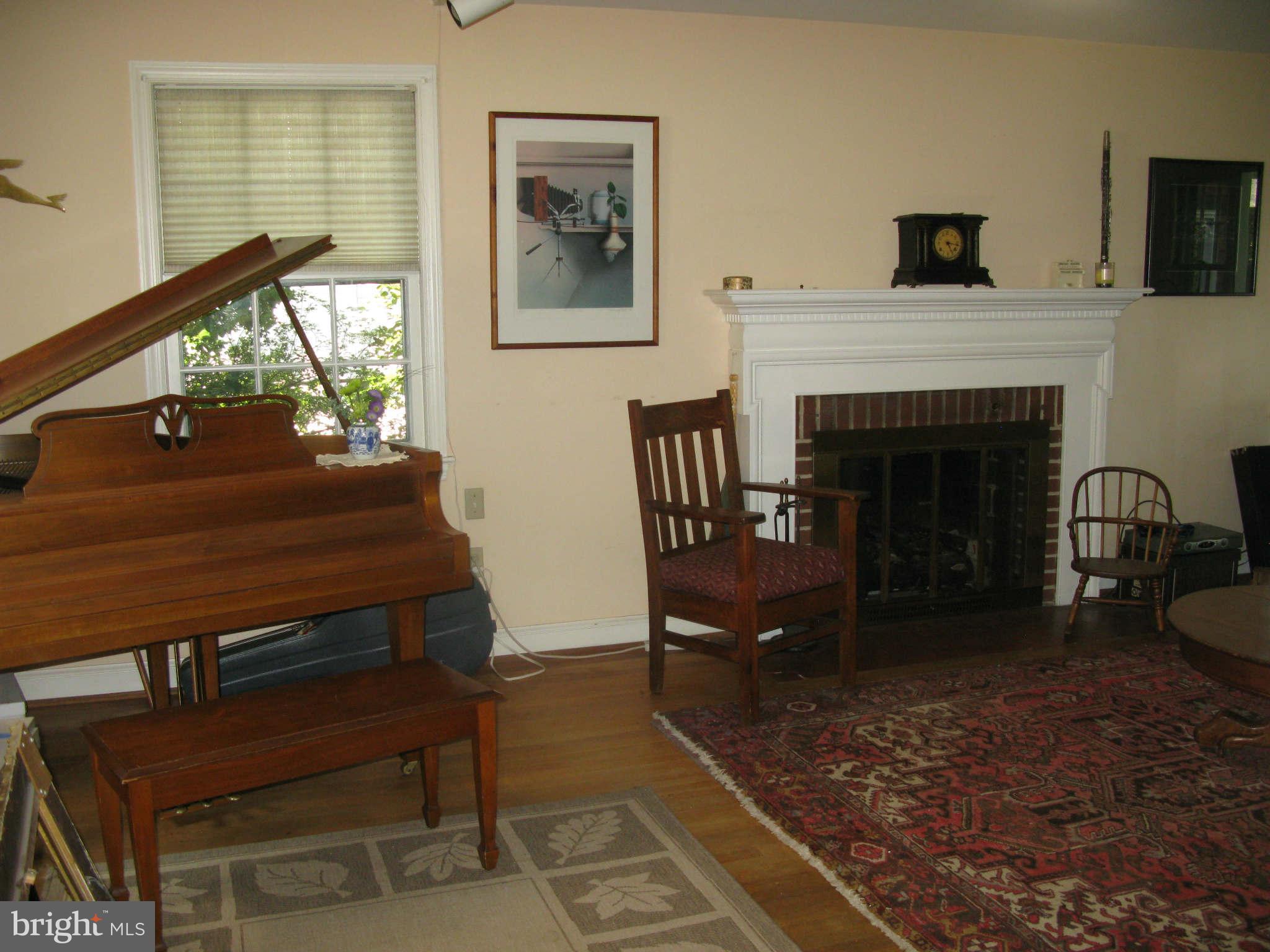 5818 Conway Road Bethesda, MD 20817 - Photo 8 of 30 Living Room