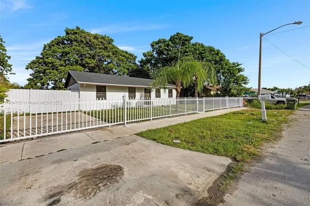 $479,900 | 324 Southwest 16th Terrace, Homestead, FL 33030