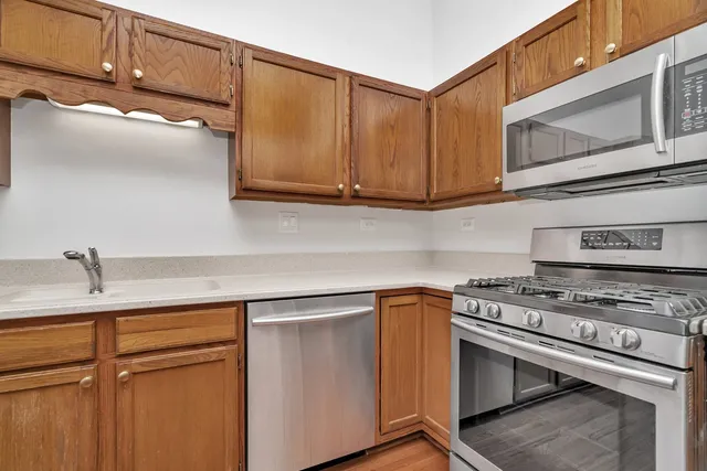 $332,000 | 16636 Winding Creek Road, Plainfield, IL 60586