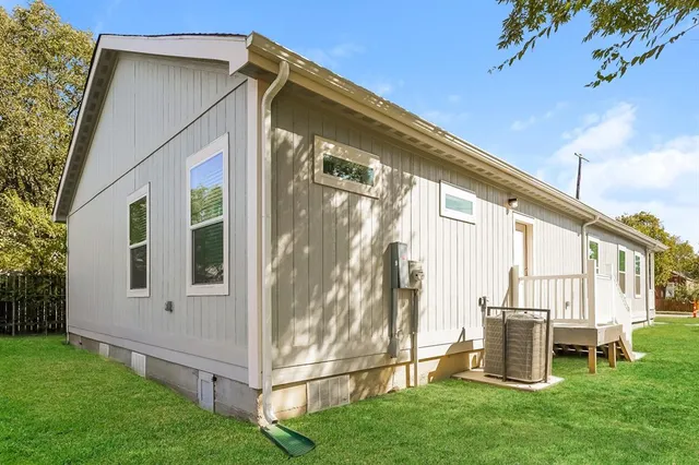 a view of a back yard of the house