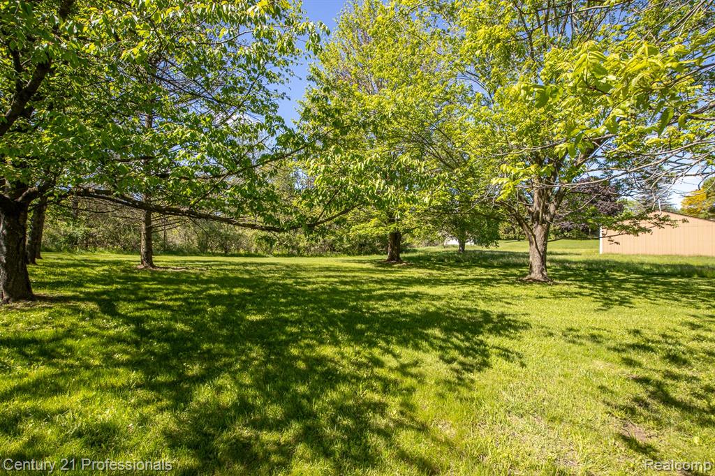 943 North Hacker Road Howell, MI 48843 - Photo 43 of 46