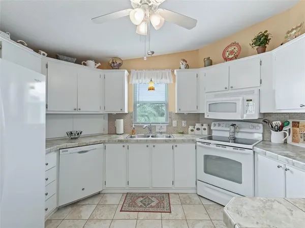 $2,100 | 1640 Magnolia Avenue, The Villages, FL 32159