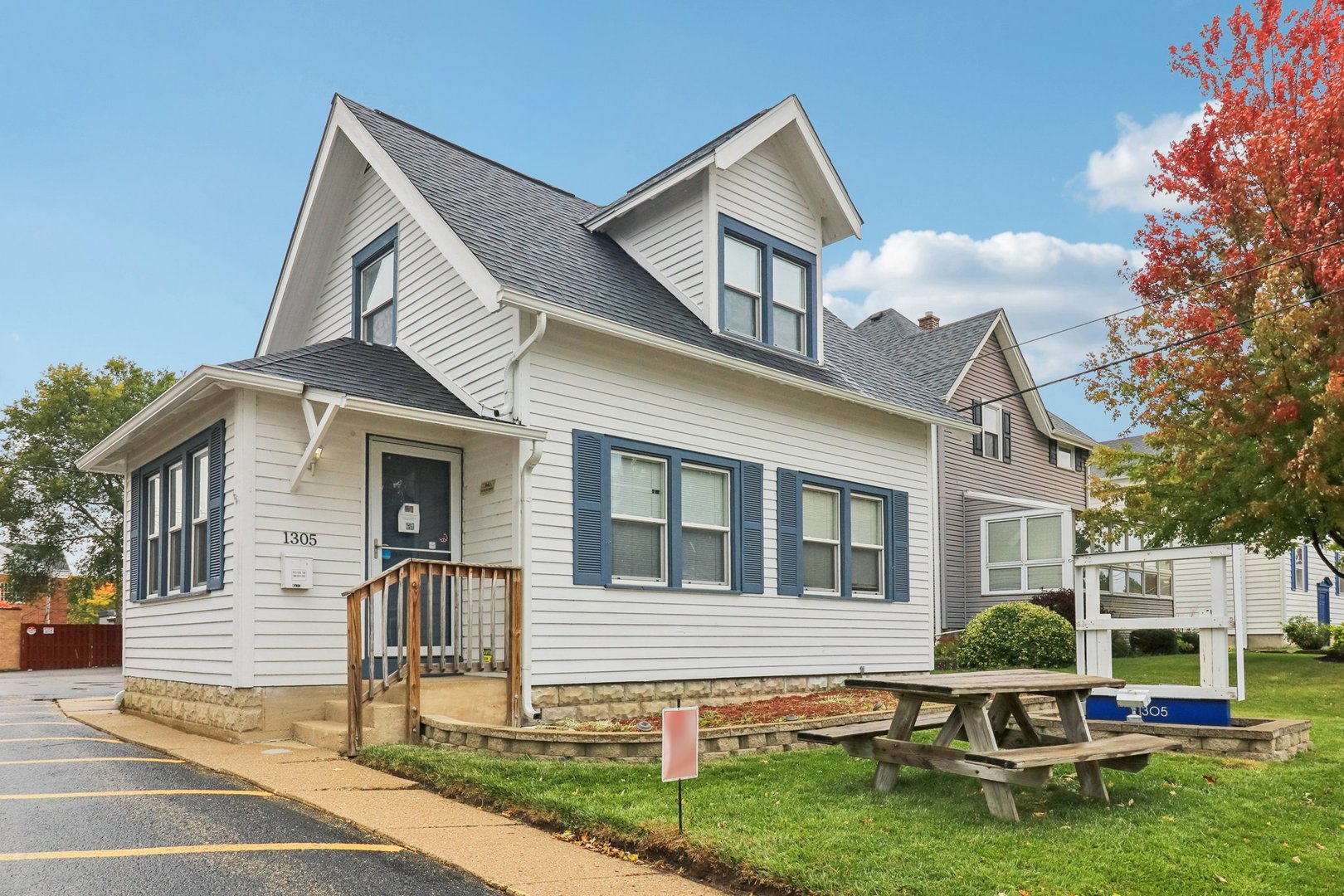 1305 Court Street McHenry, IL 60050 - Photo 2 of 46