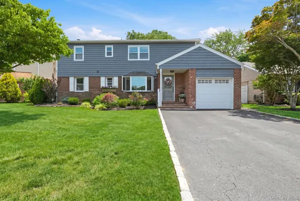 $1,199,000 | 841 Willow Road, Franklin Square, NY 11010