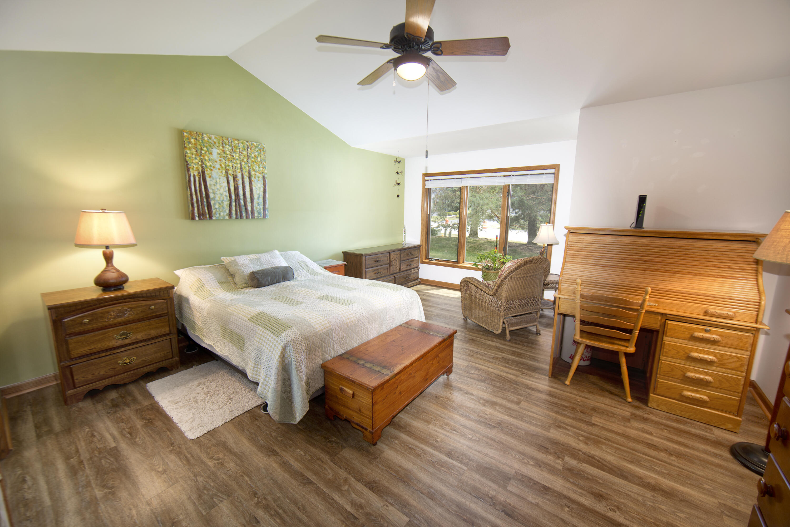 984 Bay View Circle Mukwonago, WI 53149 - Photo 10 of 35 Primary Bedroom