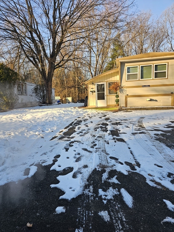 44 Rest Way Springfield, MA 01119 - Photo 2 of 11