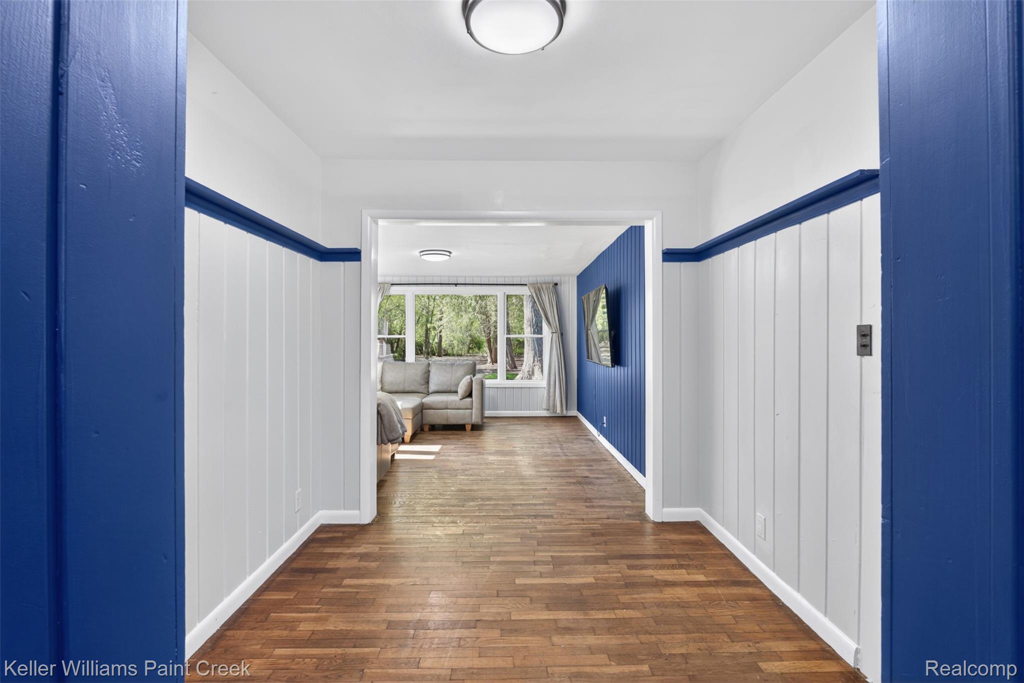2942 Tatham Road Saginaw, MI 48601 - Photo 20 of 59 Hall featuring dark wood-style flooring and baseboards