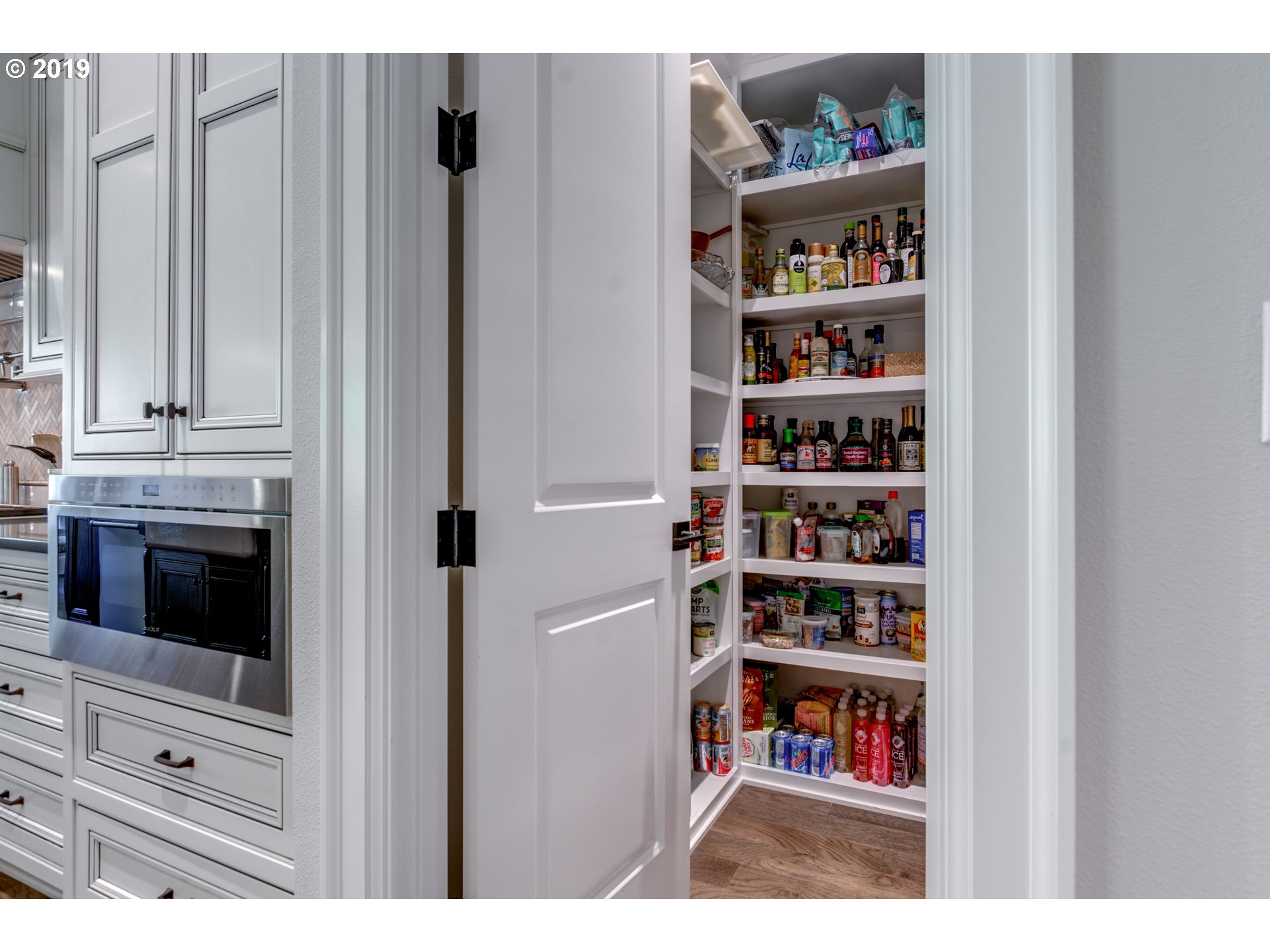 12812 Goodall Road Lake Oswego, OR 97034 - Photo 9 of 32 Pantry