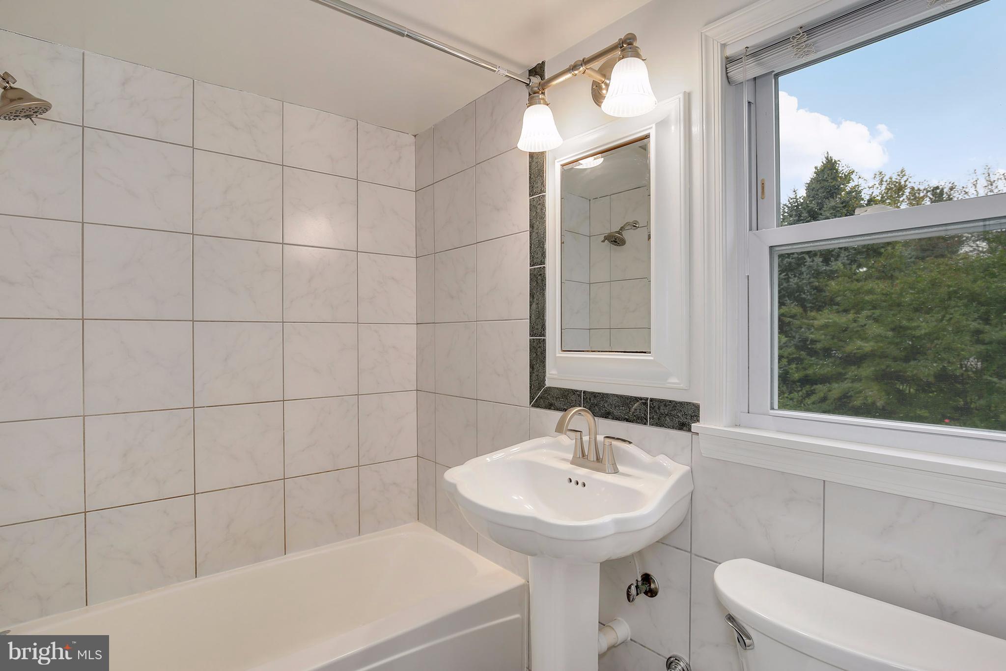 1404 Wiltwyck Road Baltimore, MD 21209 - Photo 22 of 30 Bath
