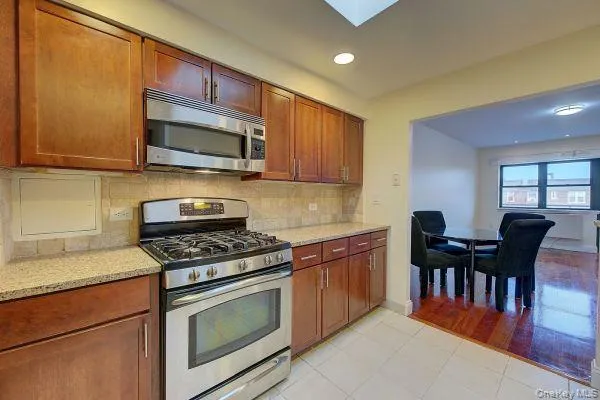 $625,000 | 143-41 84th Drive, Unit 8B | Briarwood