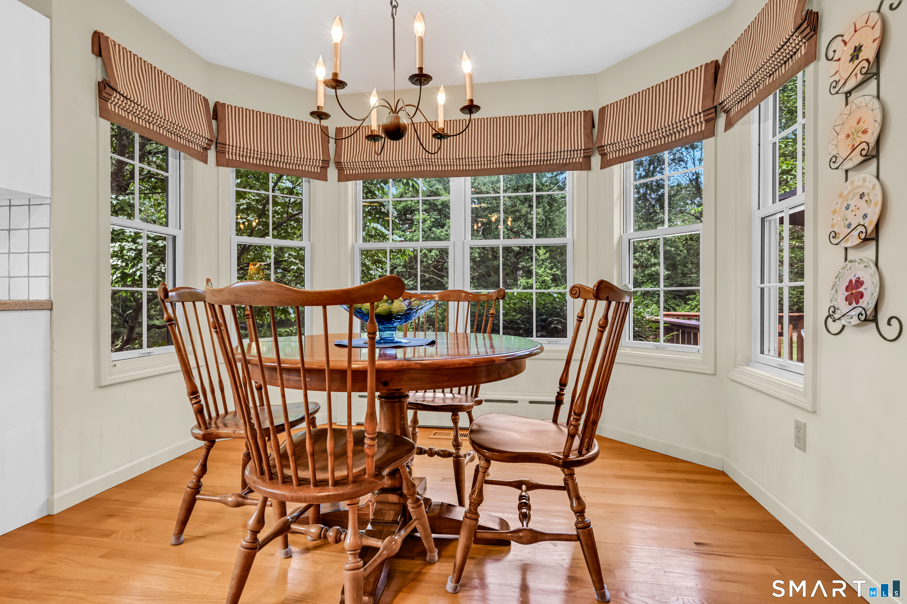 199 Taugwonk Road Stonington, CT 06378 - Photo 13 of 40 Breakfast nook