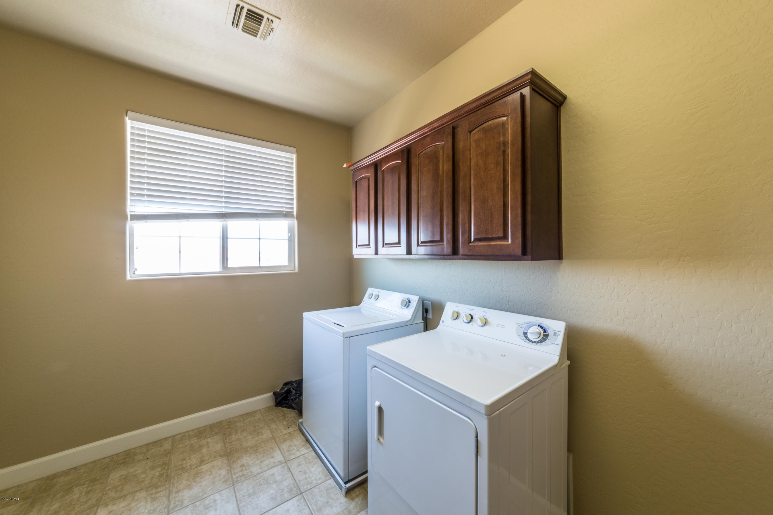 20847 West Prospector Way Buckeye, AZ 85396 - Photo 23 of 32 Laundry