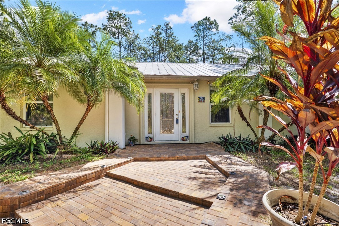 640 Desoto Boulevard South Naples, FL 34117 - Photo 3 of 34