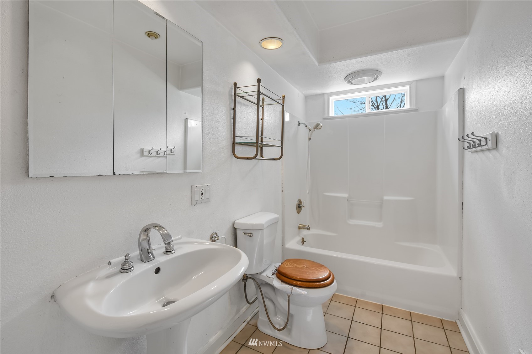 6422 Cady Road Everett, WA 98203 - Photo 14 of 21 a bathroom with a toilet a sink a mirror a bathtub and shower