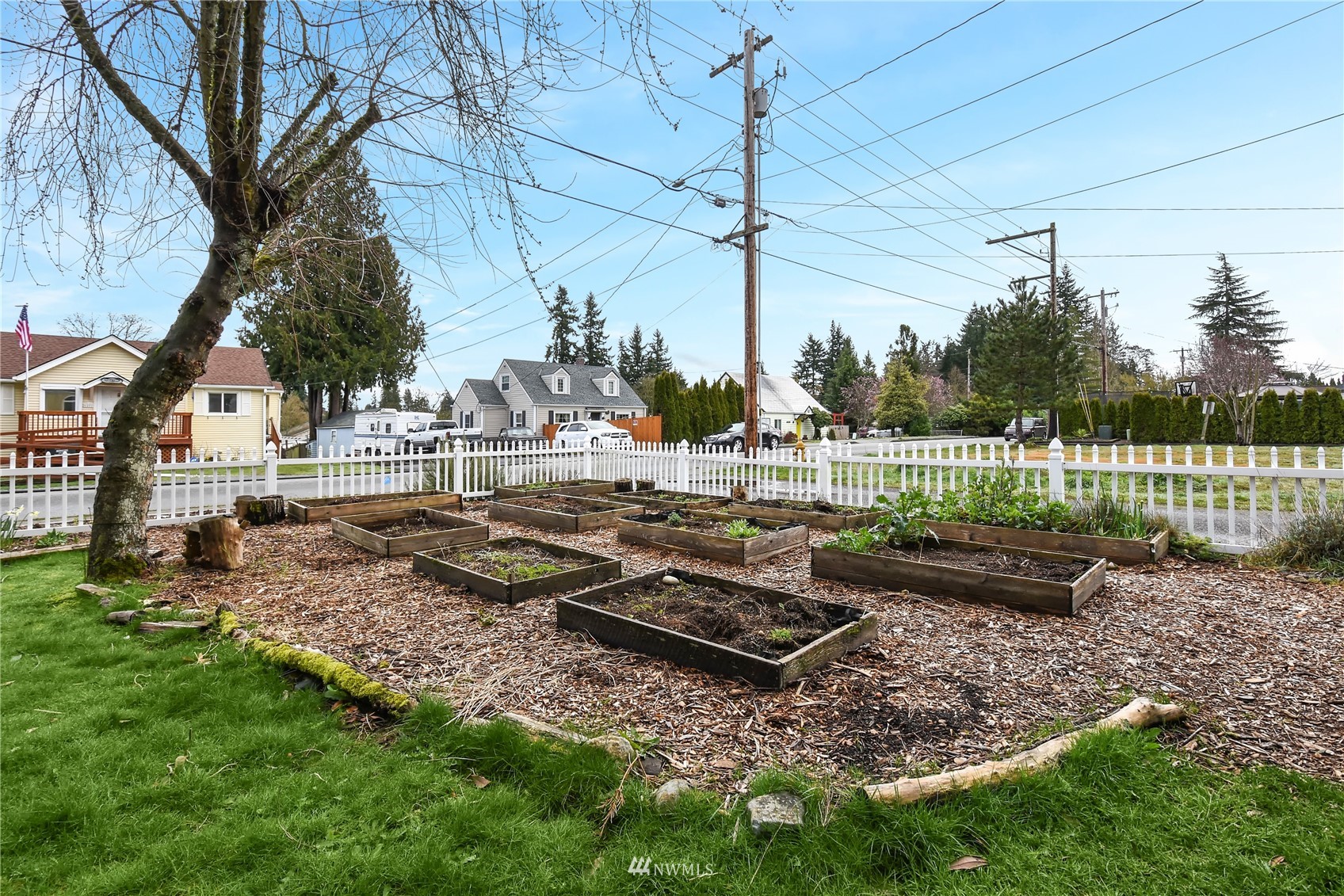 6422 Cady Road Everett, WA 98203 - Photo 19 of 21 a view of a garden with an outdoor space