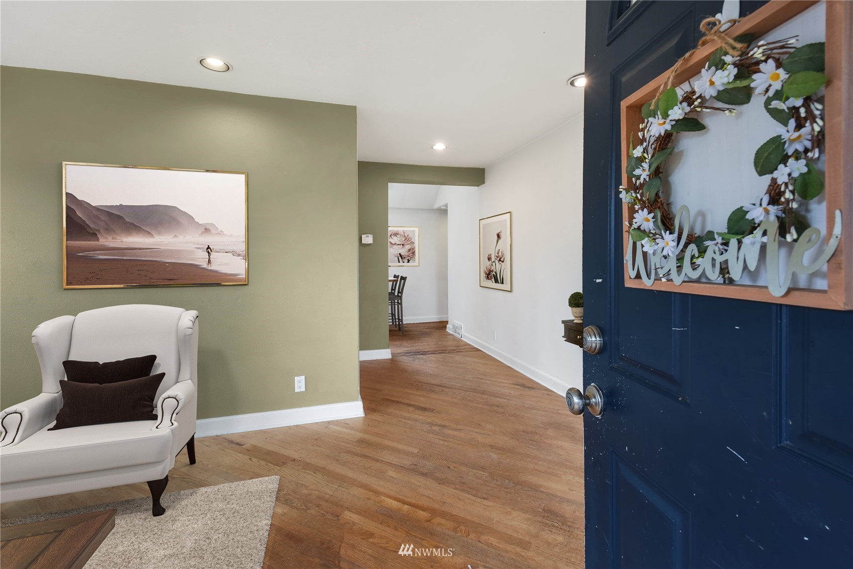 6422 Cady Road Everett, WA 98203 - Photo 2 of 21 a living room with furniture and a painting on the wall