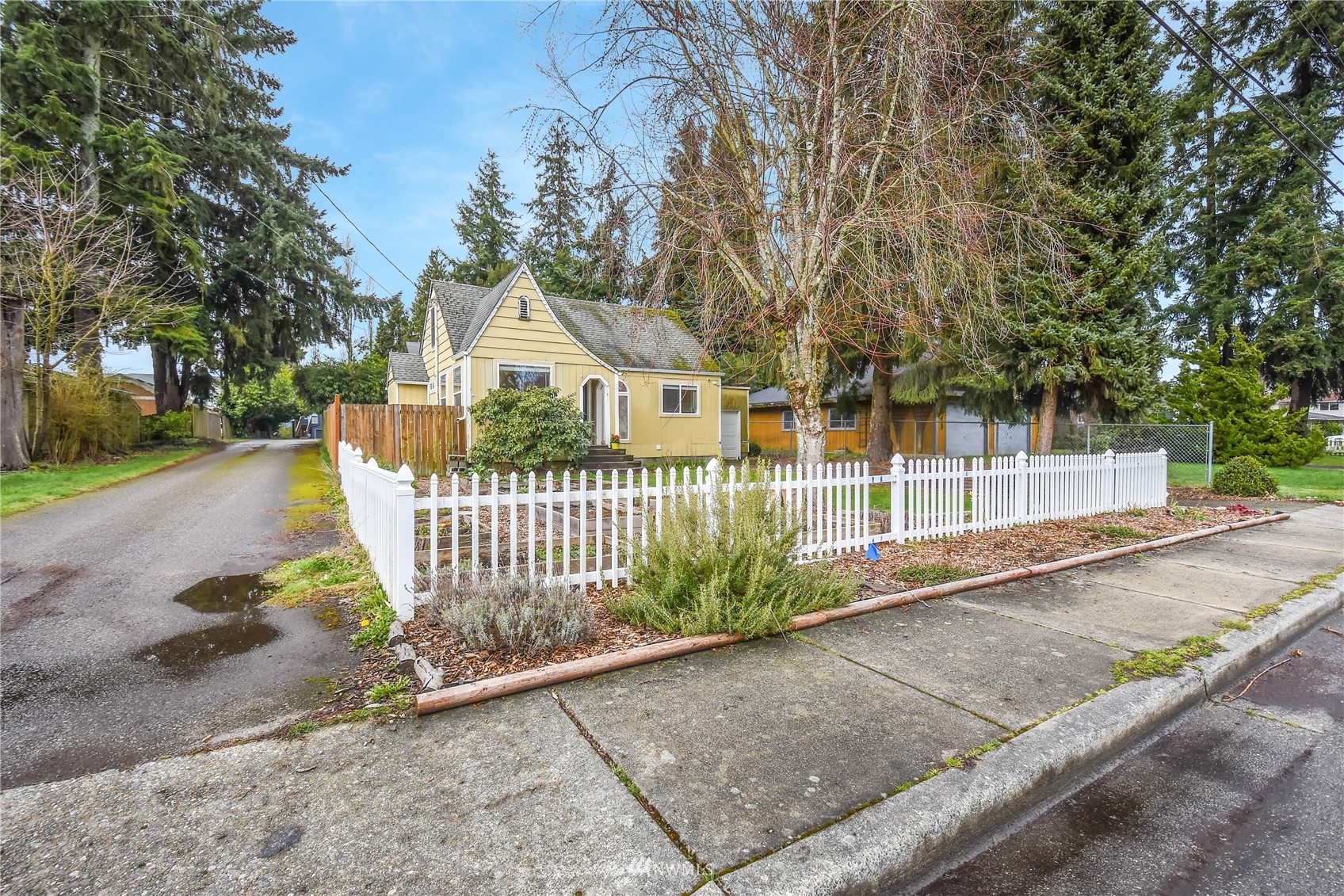 6422 Cady Road Everett, WA 98203 - Photo 21 of 21 front view of a house with a garden