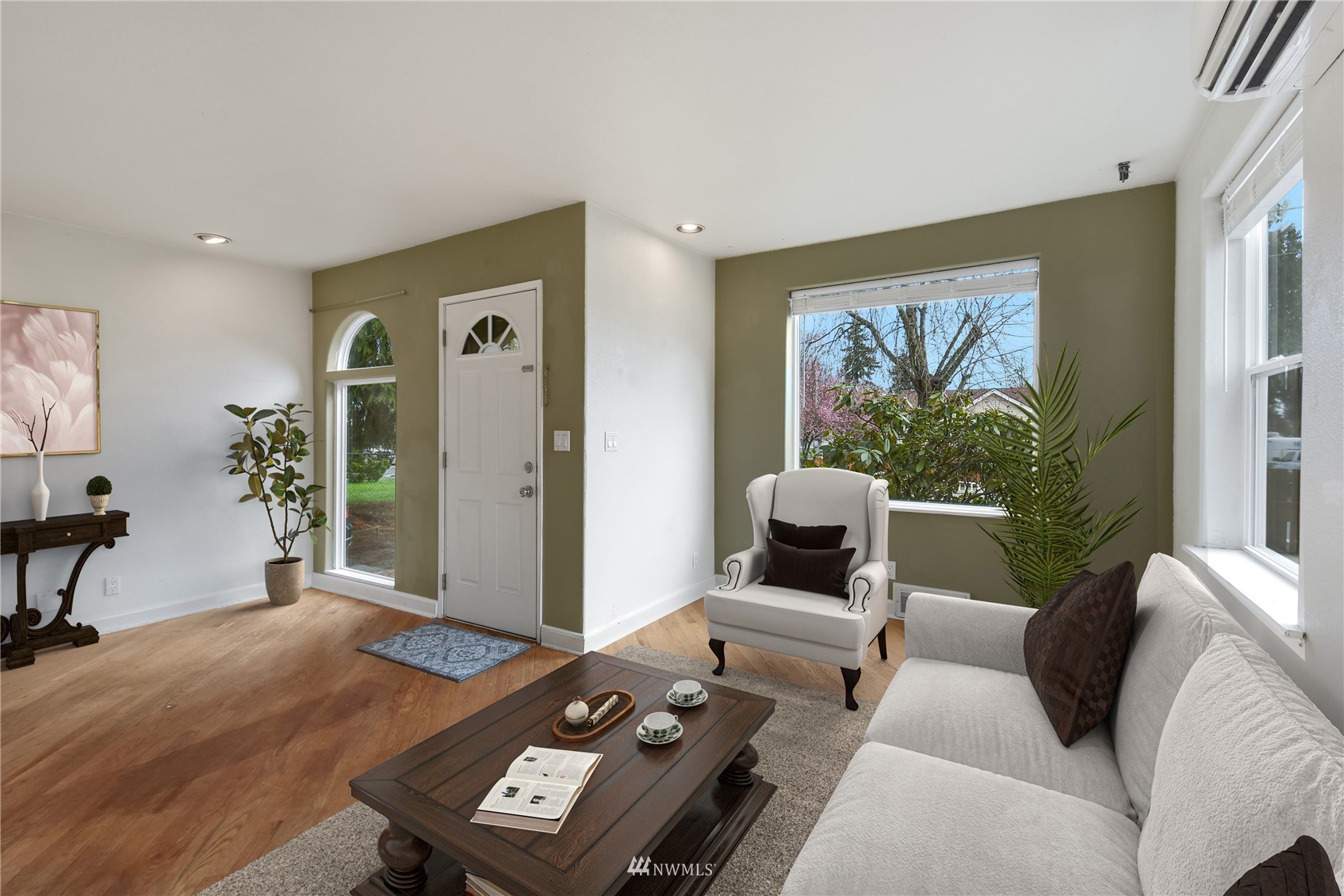6422 Cady Road Everett, WA 98203 - Photo 4 of 21 a living room with furniture and a window