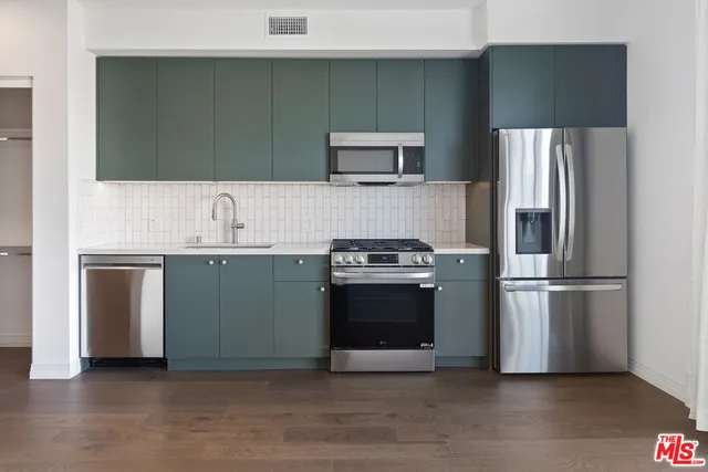 $2,395 | 11908 Exposition Boulevard, Unit 103, West Los Angeles, CA 90064