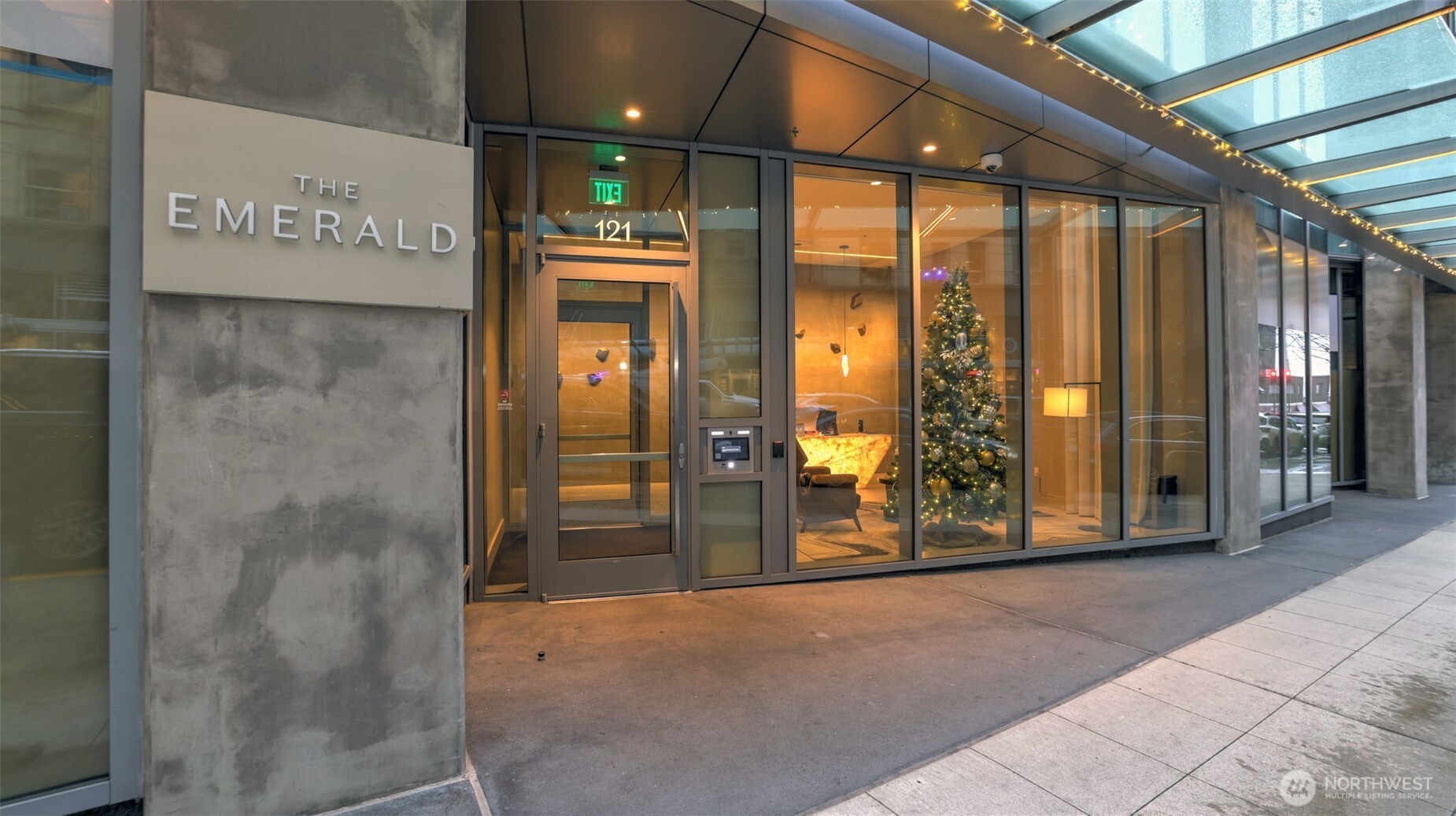 a view of entryway with interior