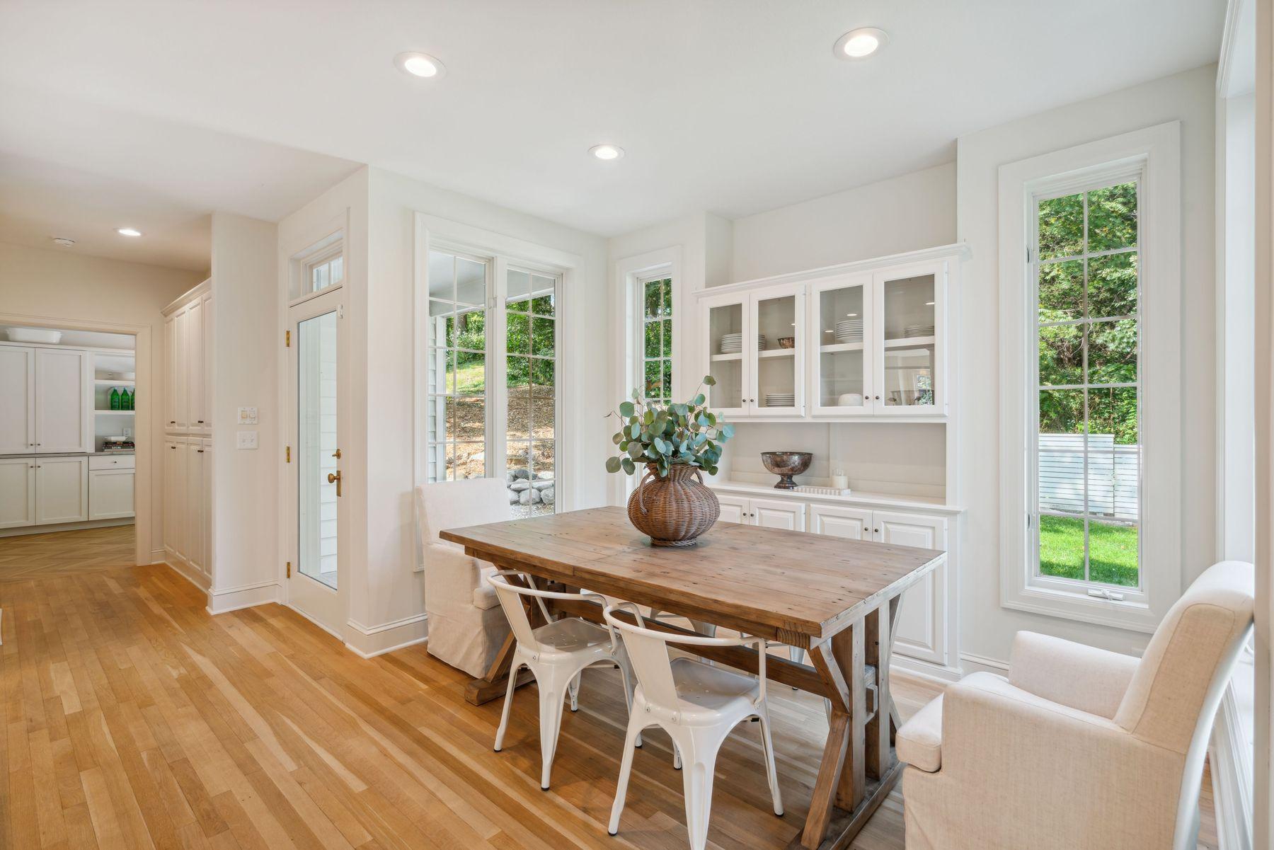 11572 Landing Road Eden Prairie, MN 55347 - Photo 6 of 31