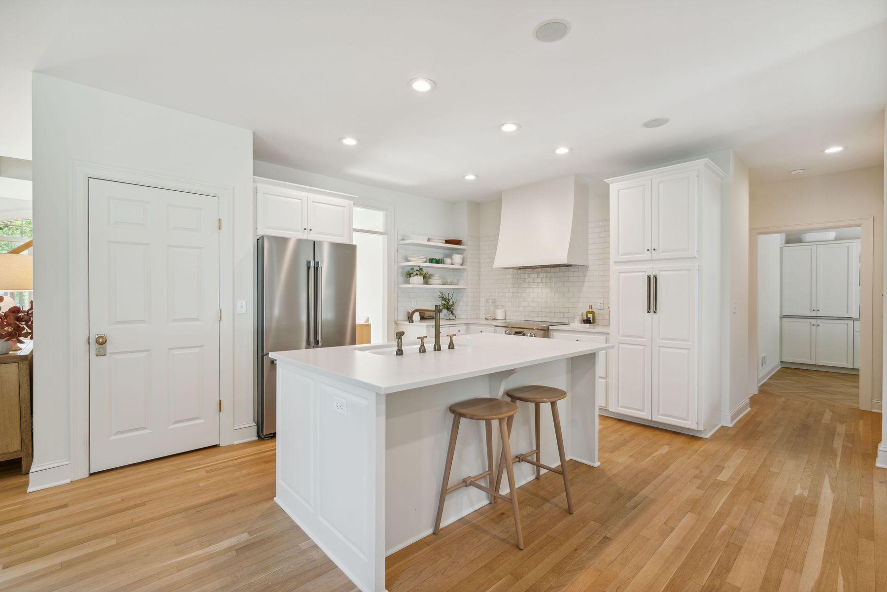 11572 Landing Road Eden Prairie, MN 55347 - Photo 8 of 31