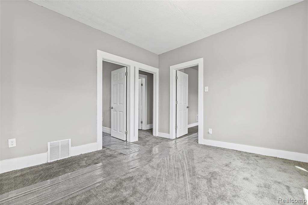 3010 Montclair Street Detroit, MI 48214 - Photo 32 of 61