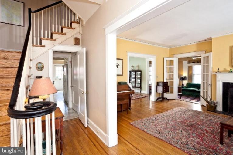4202 Wickford Road Baltimore, MD 21210 - Photo 4 of 22 Entrance / Foyer