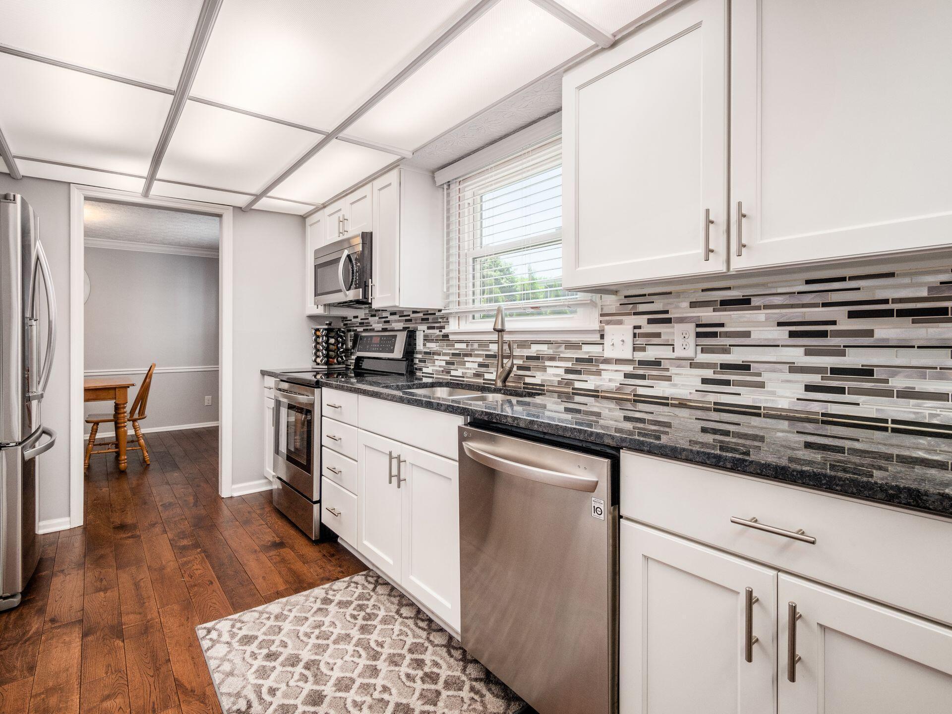 8087 Simfield Road Dublin, OH 43016 - Photo 13 of 39 Kitchen