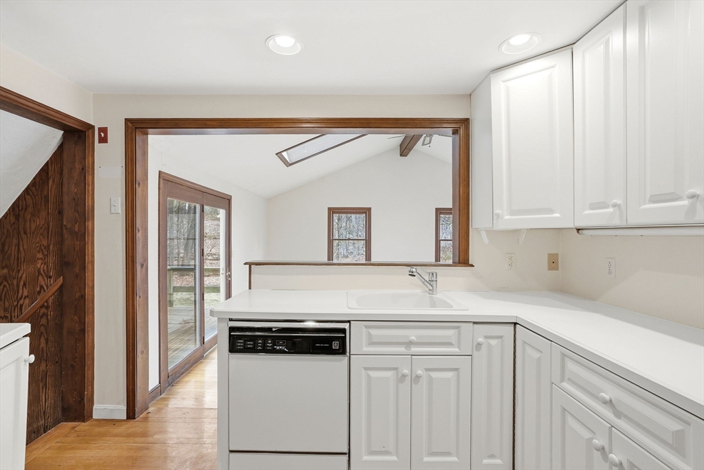 8 Ledgewood Drive Canton, MA 02021 - Photo 7 of 40