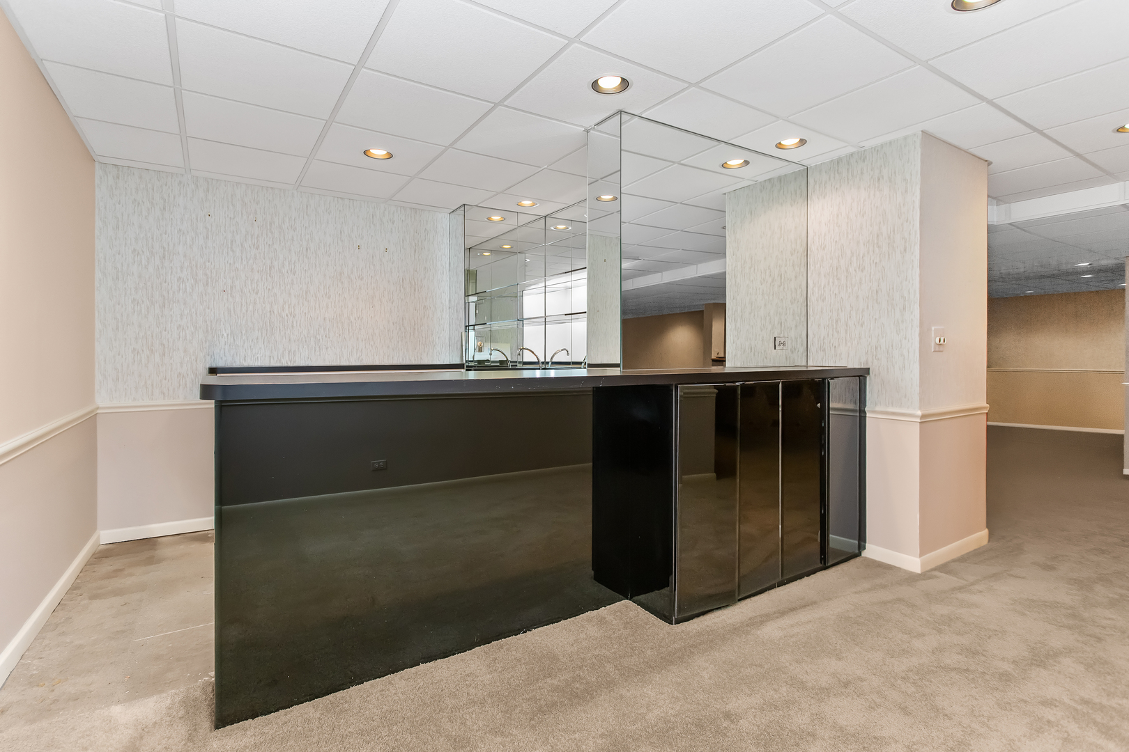 22 Regent Wood Road Northfield, IL 60093 - Photo 2 of 33 Gallery Image 2