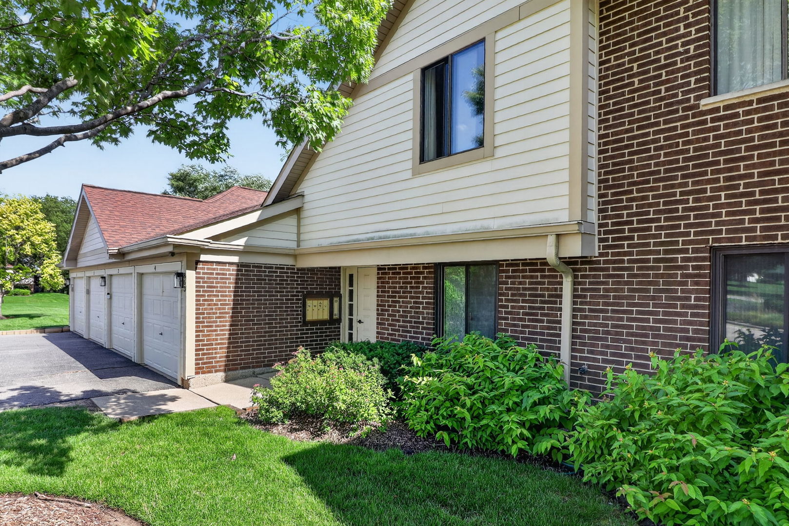 863 Coach Road, Unit 1 Palatine, IL 60074 - Photo 2 of 19